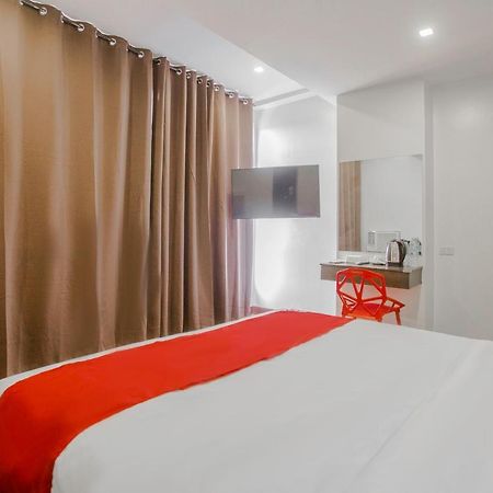 Oyo 637 Fox Hotel Quezon City Exterior foto