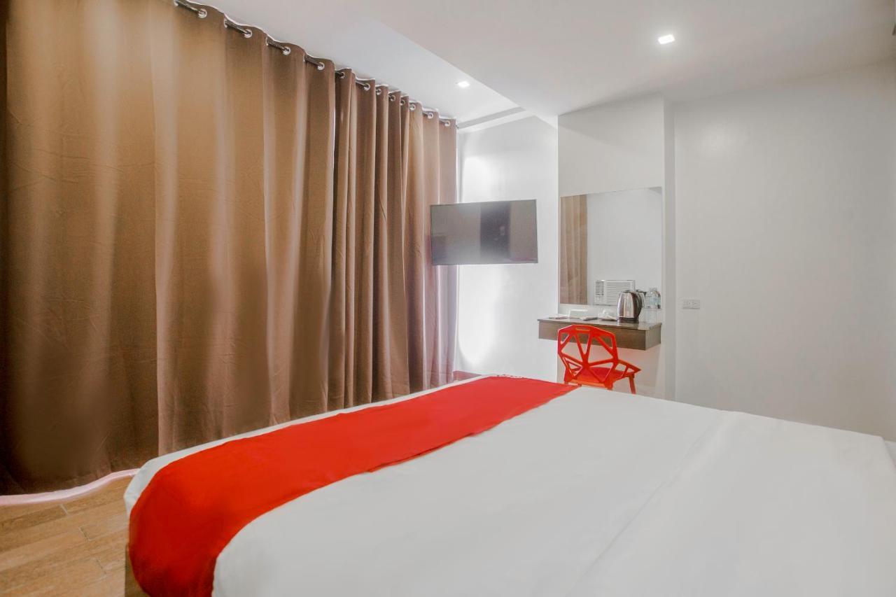 Oyo 637 Fox Hotel Quezon City Exterior foto