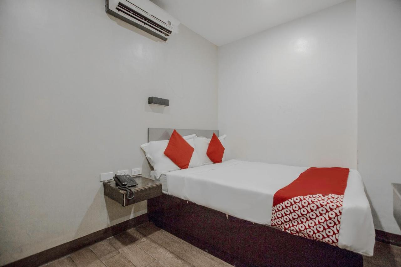 Oyo 637 Fox Hotel Quezon City Exterior foto