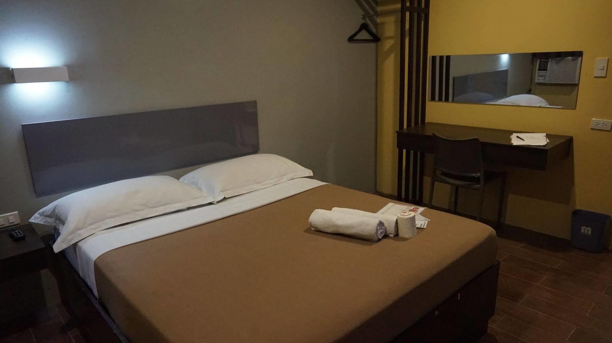 Oyo 637 Fox Hotel Quezon City Exterior foto
