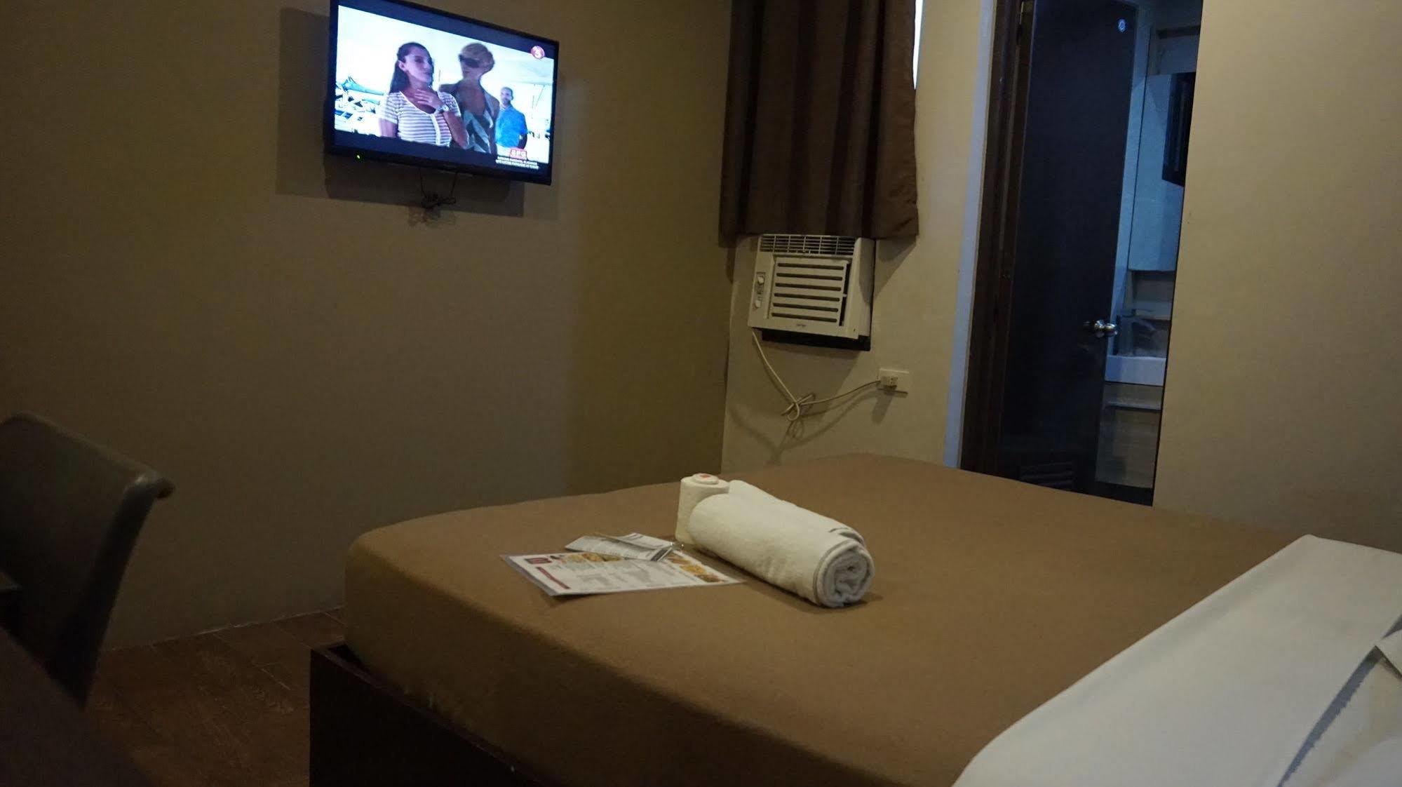 Oyo 637 Fox Hotel Quezon City Exterior foto